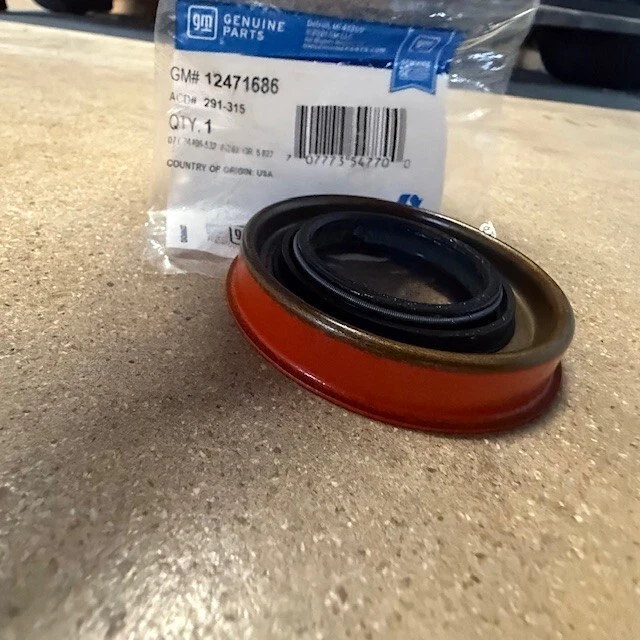 (1) 12471686 NEW GM OEM REAR AXLE SEAL CHEVROLET GMC CADILLAC 291-315 - Image 2 of 4