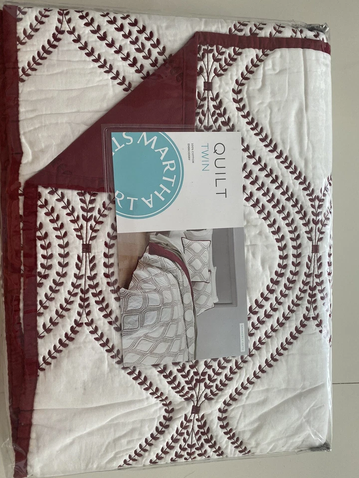 Ropa de cama Martha Stewart Gramercy Gate reversible algodón doble edredón rojo $220 Foto 3 de 4