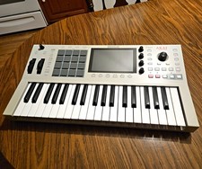 Akai MPC Key 37 G2 Sampler/Sequencer, 16 Pads, WiFi Bluetooth, USB MIDI SD
