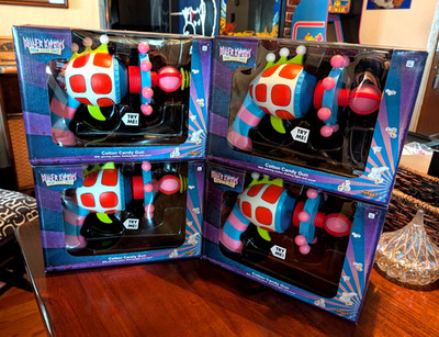  FOUR (!) KILLER KLOWNS FROM OUTER SPACE Cotton Candy Guns Spirit Halloween New