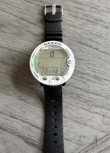 SUUNTO GEKKO DIVER COMPUTER SCUBA DIVE WATCH WHITE/BLACK (new battery)