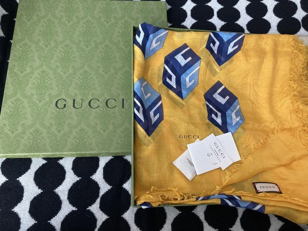 Gucci foulard cube géométrique étole jaune 135 cm x 135 cm cadeau femme