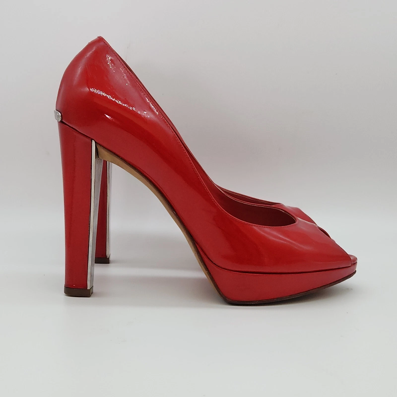 Escarpins plateforme bout ouvert en cuir verni rouge Dior taille 37