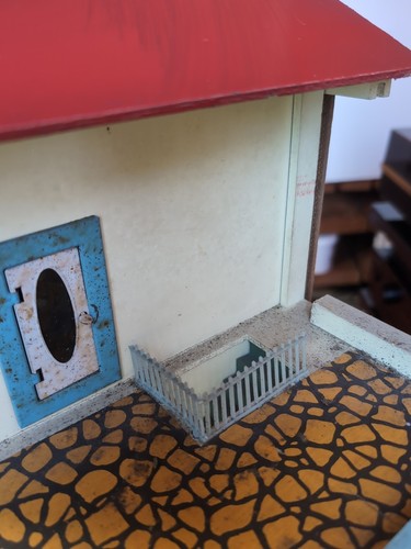 Vintage /Antique.GeeBee Toys.Dolls House. Unfurnished K652 - Picture 9 of 21
