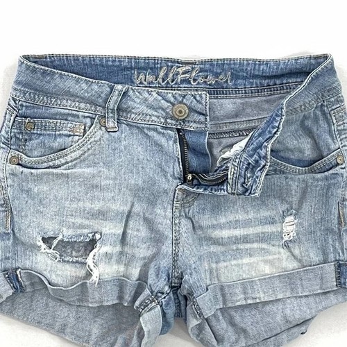 Pantalones cortos de mezclilla WallFlower dobladillo con puños desgastados tiro bajo lavado ligero TALLA 7 - Imagen 3 de 5