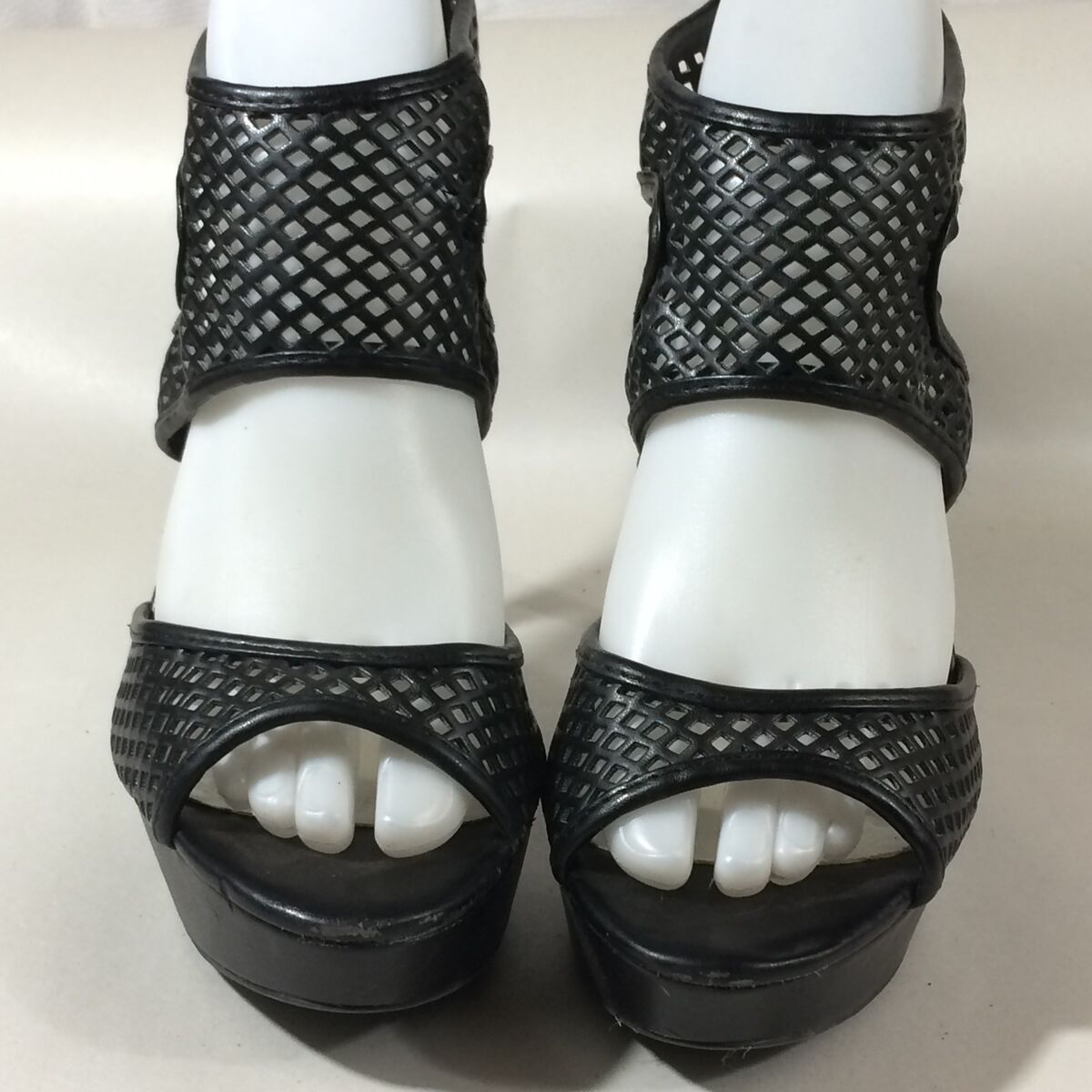 Vera Wang Simply Cut Out Stiletto High Heels Black Womens 9 Vera Wang Simply Cut Out Stiletto High Heels Black Womens 9