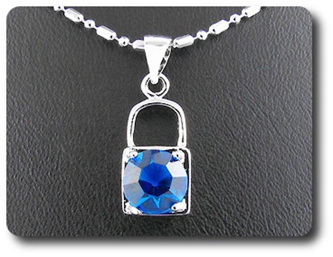 Pendentif saphir bleu d'exception en plaqué or blanc 18 carats de prestige