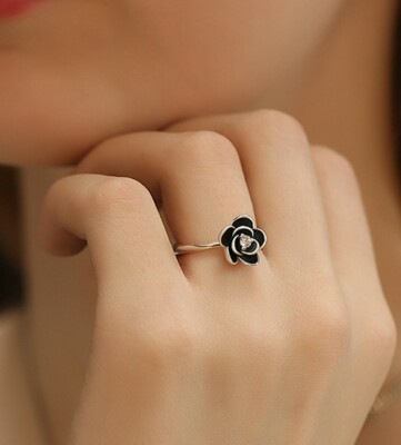 Flower Shape White Gold Engagement Wedding Ring