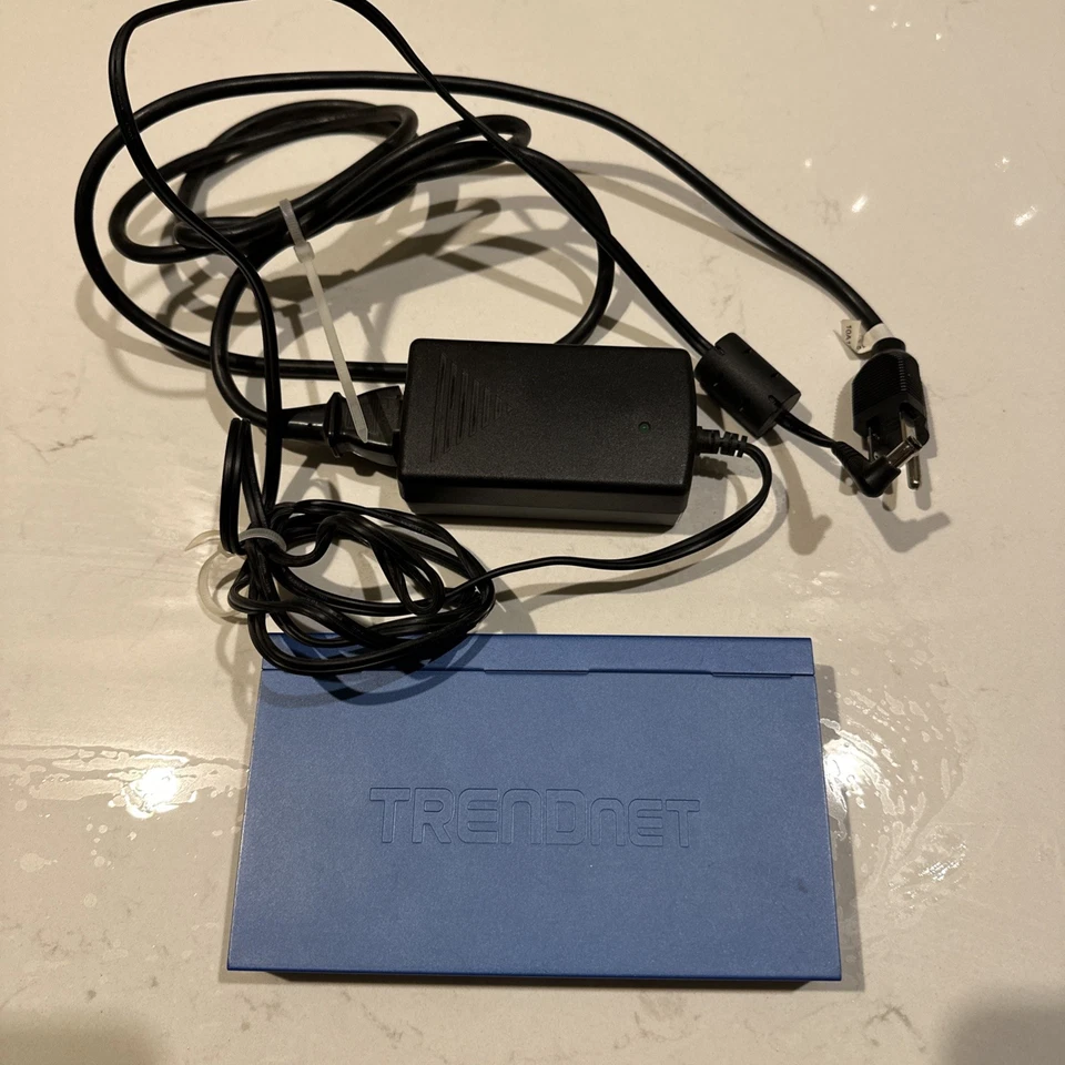 TRENDnet TPE-S44 8 Ports 10/100 MBPS Fast PoE Switch w/ Power Supply - Image 2 of 4