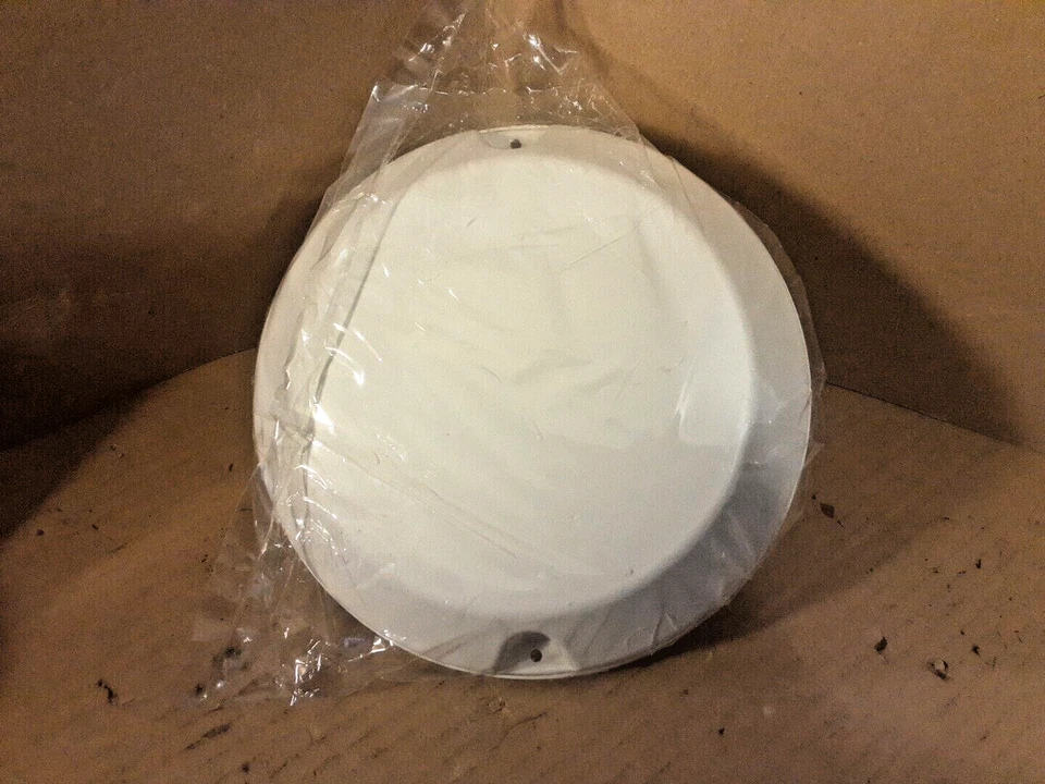 Laird Technologies CMD69273-30NF 960 MHz 2-port MIMO Ceiling Mount Antenna - Image 2 of 4