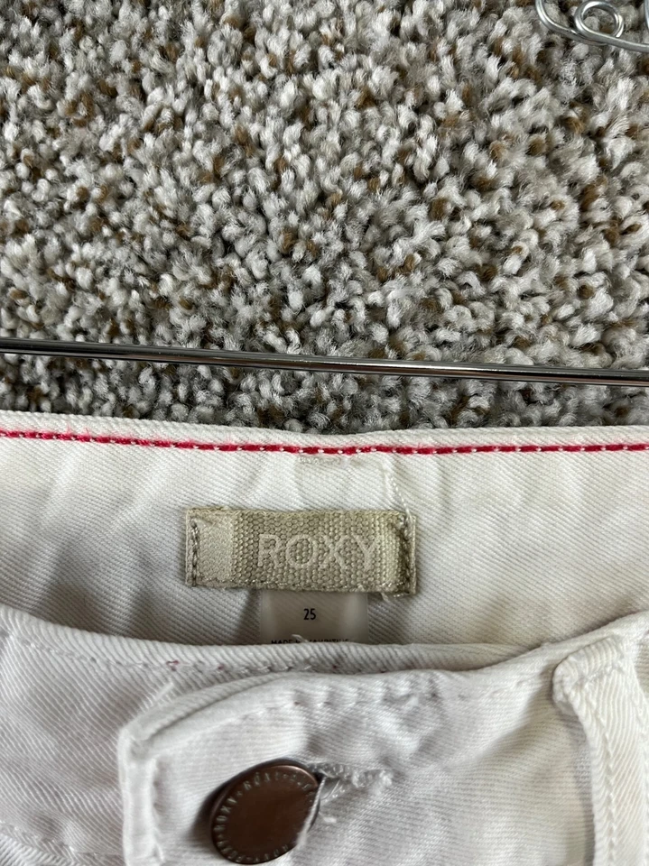 Roxy Jean Shorts Junior's Size 25 White Denim Shorts Rolled Cuff - Image 2 of 4