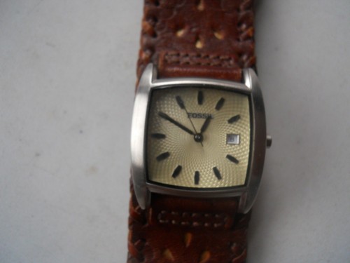 wide brown leather band.quartz,battery 