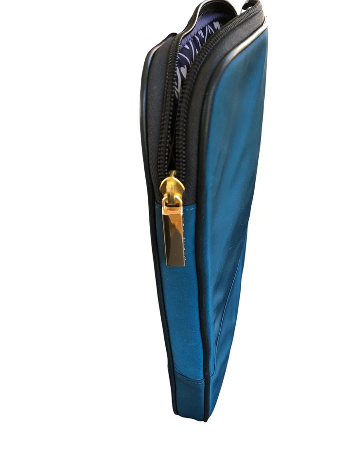 Tory Burch 10" x 8" Turquesa con Tableta de Cuero Negro, Lector, Funda iPad, Bolso Foto 3 de 4