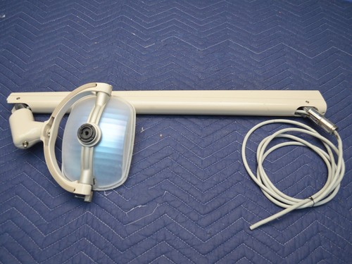 A-Dec Adec Series 6000 Dental Light Radius Cascade - 第 1/3 張圖片
