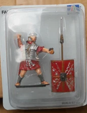 COD SD 012)SOLDATINI ROMANI FABBRI 54MM LEGIONARIO IN COMBATTIMENT 2°SECOLO D.C.
