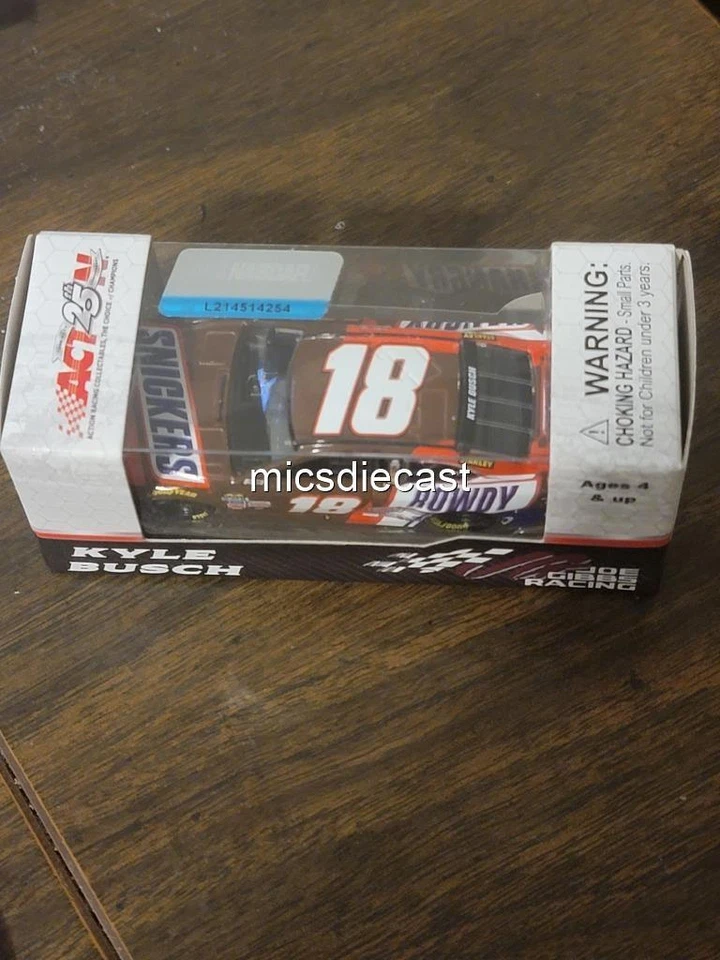 Gold Ser 2017 Kyle Busch #18 Rowdy Snickers Acción Nascar Diecast 1:64 Gibbs Nuevo en caja Foto 2 de 4