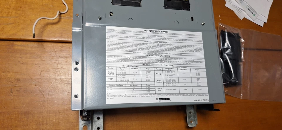 Panel interior Square D NQ442L2C + interruptores - 225A 42-espacio trifásico - usado Foto 2 de 4