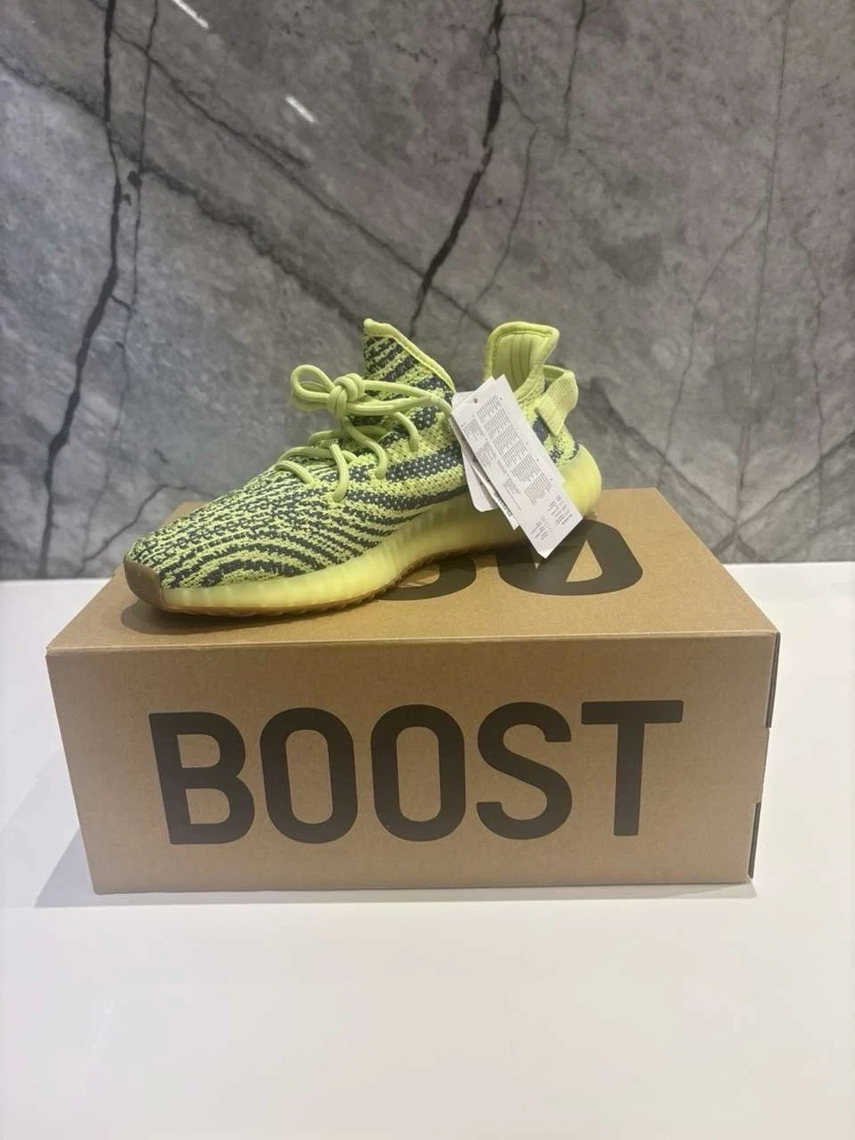 Adidas Yeezy Boost 350 V2 Semi Frozen Yellow UK 9 Us 9.5 nuove con scatola