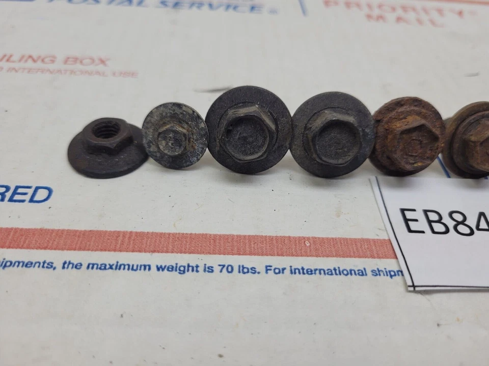 Dodge Ram 1500 2009-2018 pernos de montaje del compartimiento del motor OEM JUEGO DE PERNOS BANDEJA DE HARDWARE Foto 4 de 4