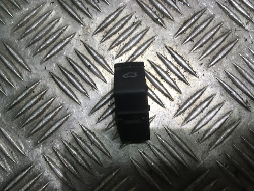 VW Passat 3B Heckklappenöffner Schalter Verriegelungsschalter Öffner 1J0959831A