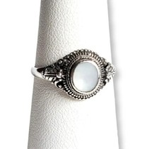 Vintage Stunning Elegant Sterling Silver Mother of Pearl Cabochon Sz 8.25 Ring