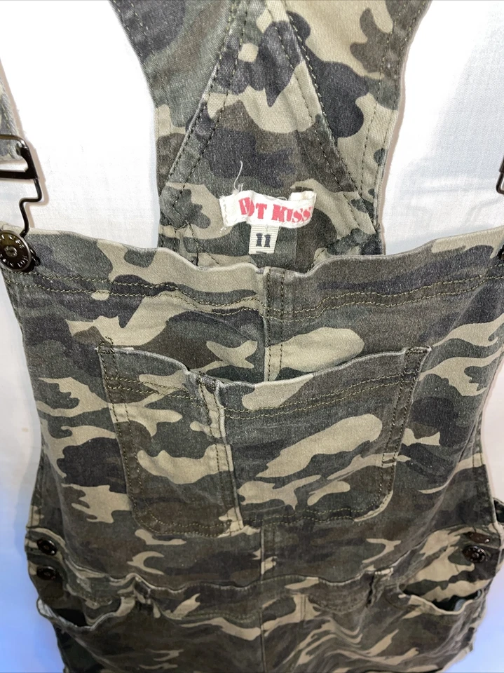 Hot Kiss Cover Alls Womens Size 11 Green Camo Shorts Pockets Outdoors Party - Image 3 of 4