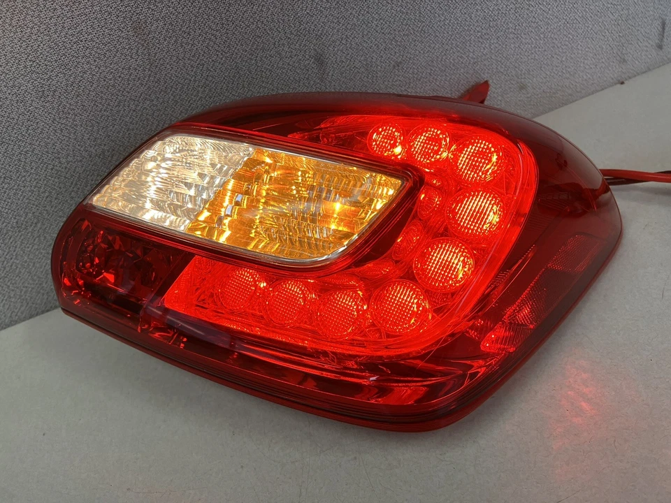 Luz trasera LED para pasajero derecho Mitsubishi Mirage 2017-2024 probada Foto 2 de 4