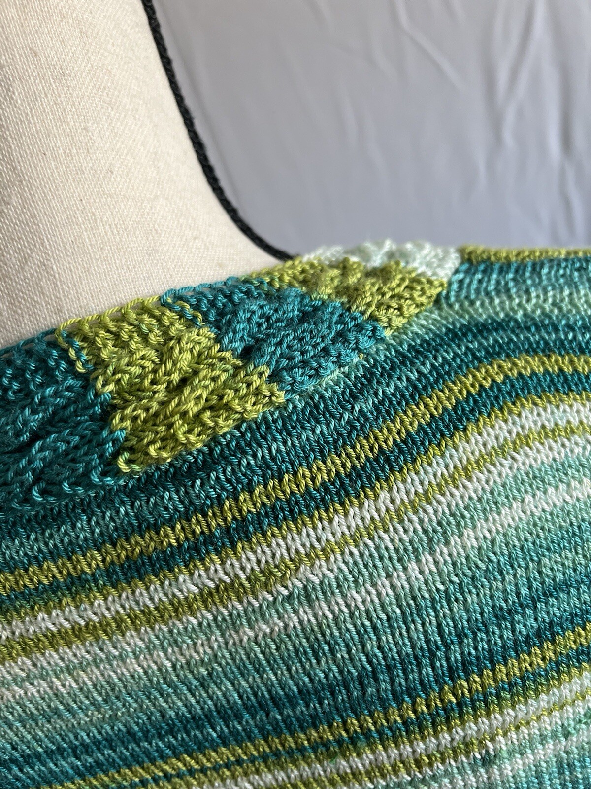 Handknitted Sweater with Braided Pattern for Wome… - image 6