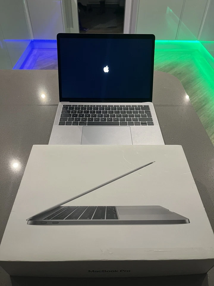 MacBook Pro 13.3 Inch Core i5 2.0Ghz 8GB 256GB Grey - Late 2016 Great Condition - Image 3 of 4