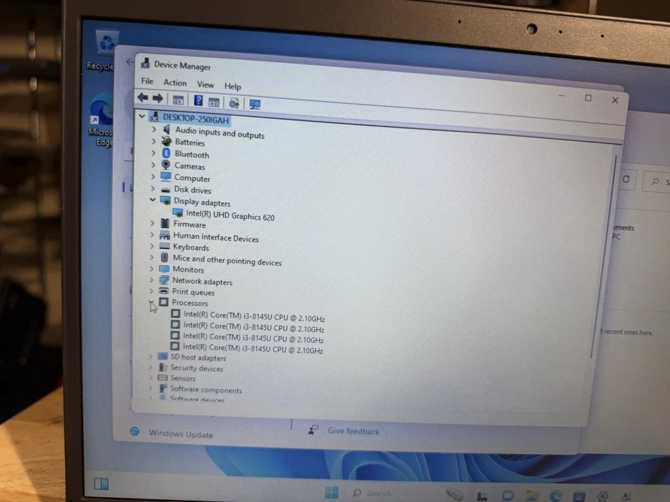 13" Dell Latitude 3301, i3-8145U, 4GB Ram, 256GB SSD Win 11 Pro Foto 4 de 4