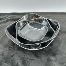 Wilton Armetale Boston Bowls Set of 3 Nested Square Metal Serving Dishes