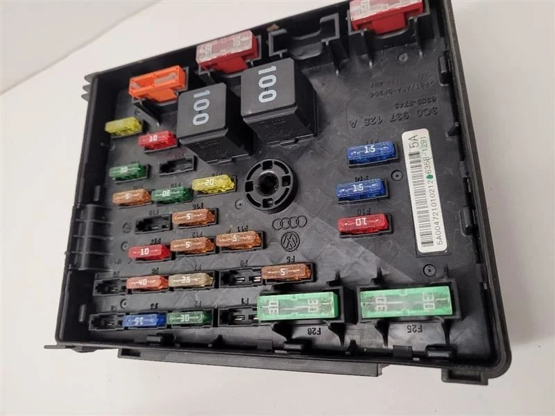 12-18 VOLKSWAGEN TIGUAN Caja de Fusibles Motor Alemania Construido VIN con 1er Dígito Limitado Foto 3 de 4