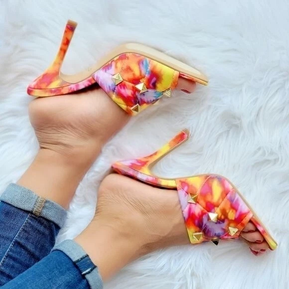 Sandalias de tacón alto acolchadas con tachuelas romanas multicolores para mujer (talla 6,5) Foto 3 de 4