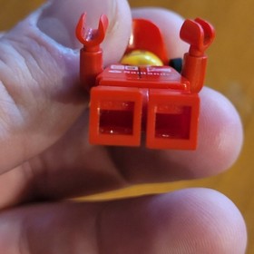 Lego FERRARI PIT CREW MEMBER 2 Speed Champions Minifigure Minor Arm Crack 