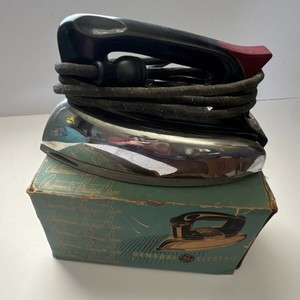 General Electric F34 1100W Corded Steam Iron Adjustable Steam w/ Box