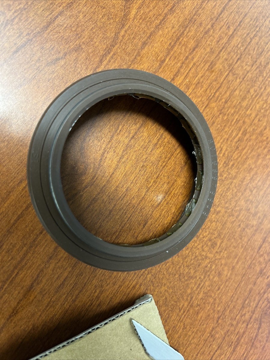 FREIGHTLINER - 022-004-030 - SEAL - OUTPUT SHAFT MBA