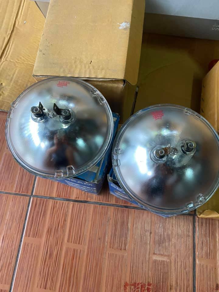 JDM KOITO HEADLIGHT HEADLAMP DATSUN 1600 SSS 510 521 610 620 710 2