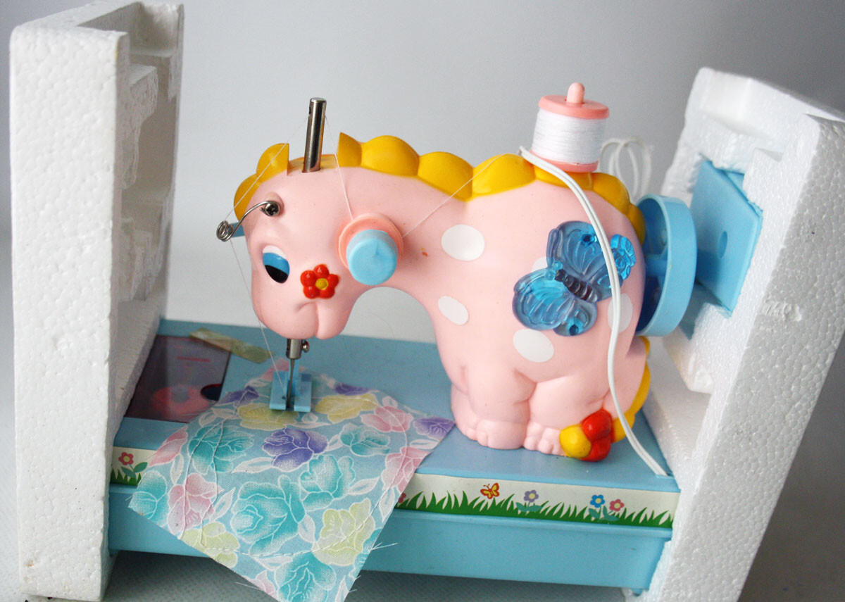 VINTAGE 90'S LOVELY DINOSAUR SEWING MACHINE NK NEW SEMI WORKS | eBay