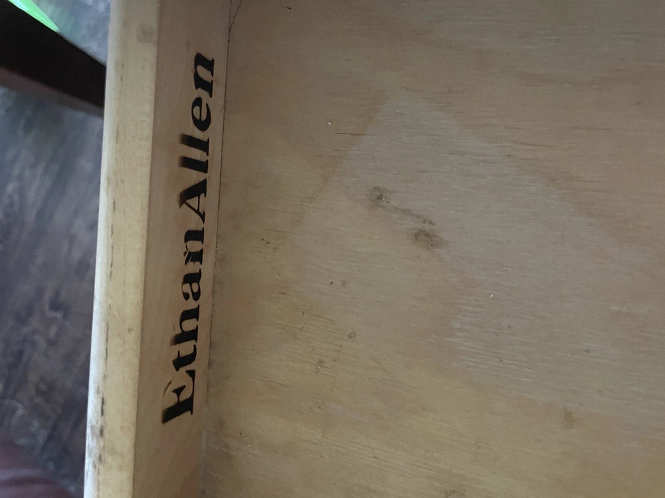 Ethan Allen American Impressions Coffee Table. - Image 4 of 4