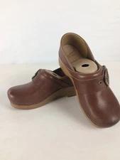 Very Good Dansko Pearson Women's Clogs, Brown Waxy Milled, W41