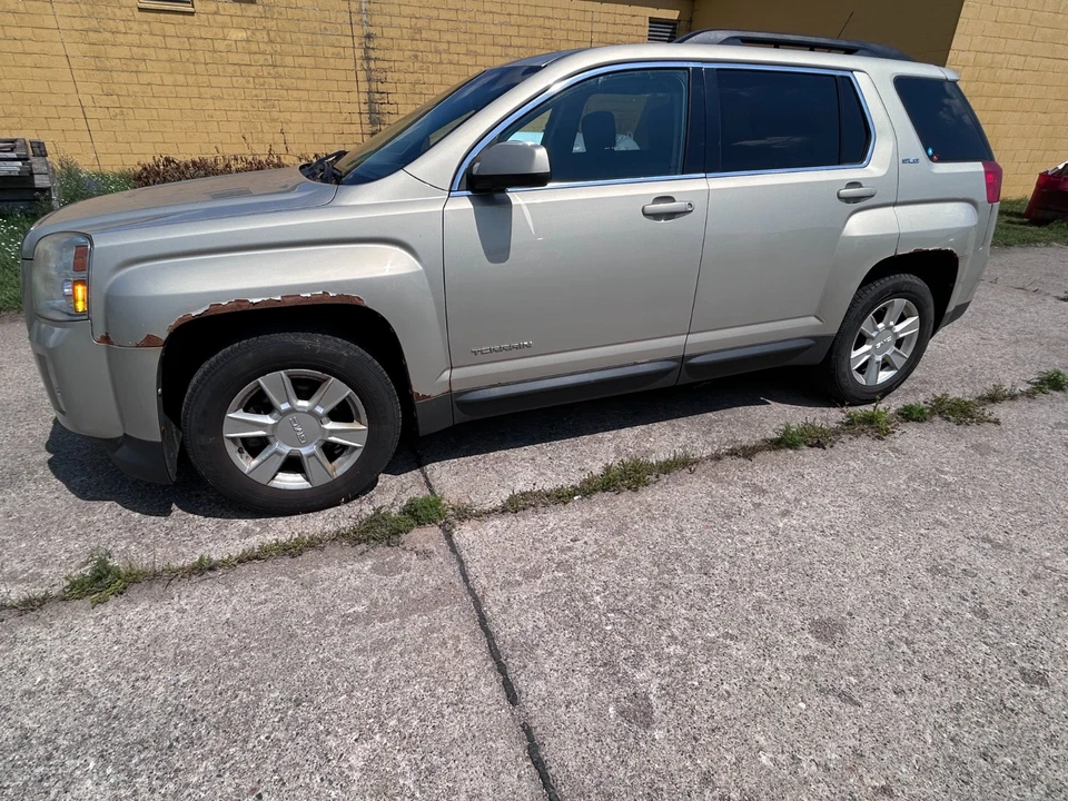 2010-2015 GMC Terrain Rear Spoiler Used 20823736 OEM - Imagem 3 de 4