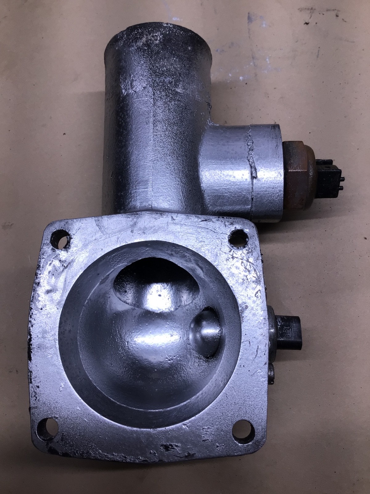 1966 - 1980 Rolls Royce Silver Shadow Wraith II Thermostat Housing Unit