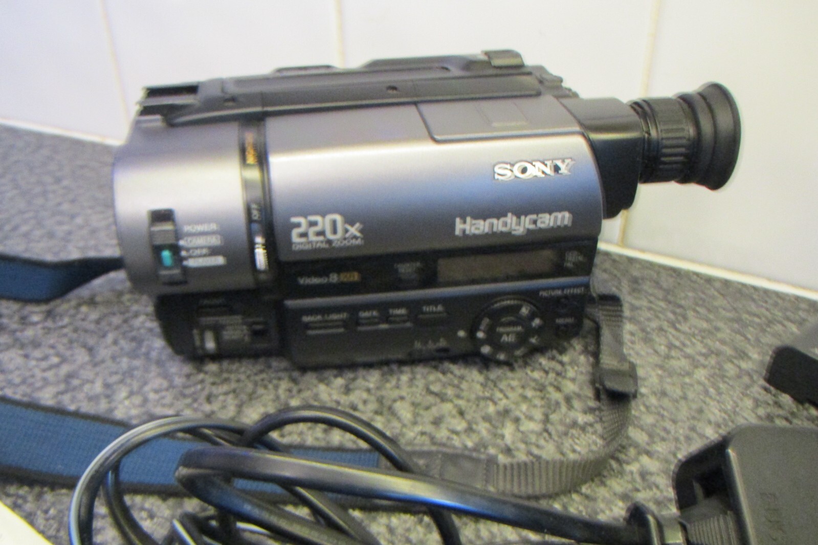 Sony CCDTR511E Video 8 XR Tape Digital Video Camera Handycam Hi8