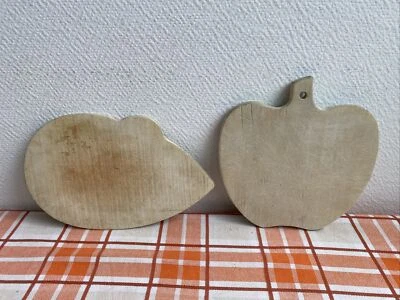 2 Anciennes Petite Planche A Découper bois Forme Pomme Et souris Deco cuisine - Photo 1/4