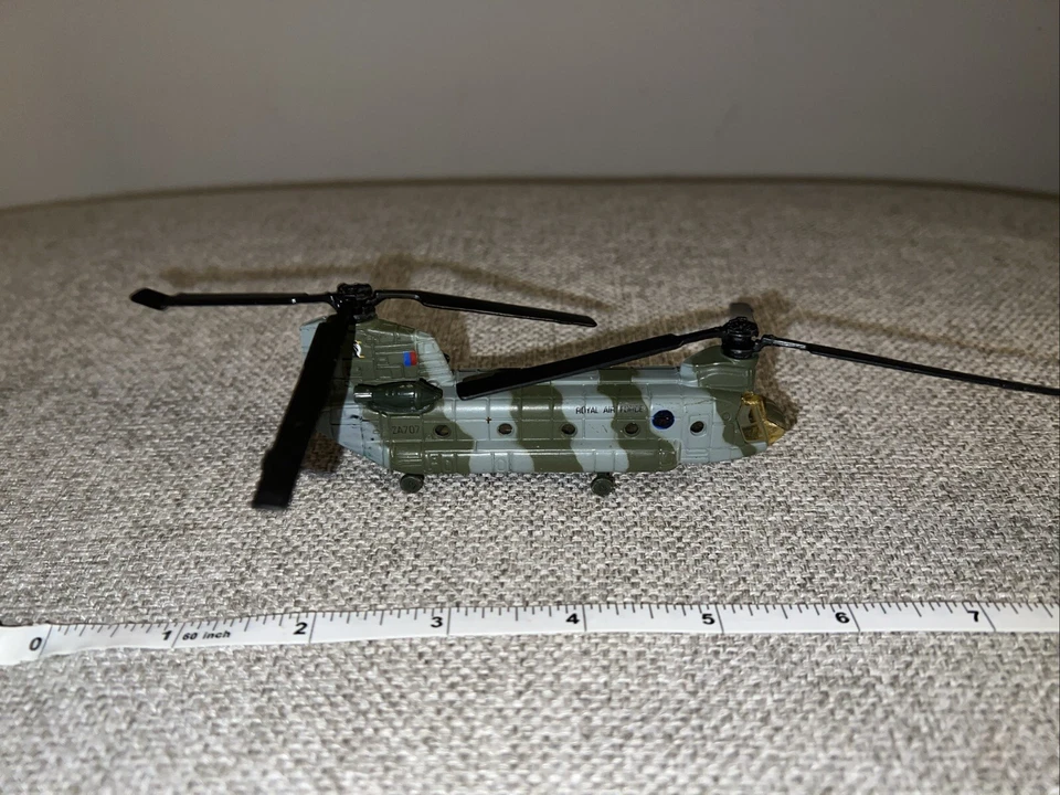 Helicóptero Maisto Humvee y Chinook CH-47 Royal Air Force Foto 3 de 4
