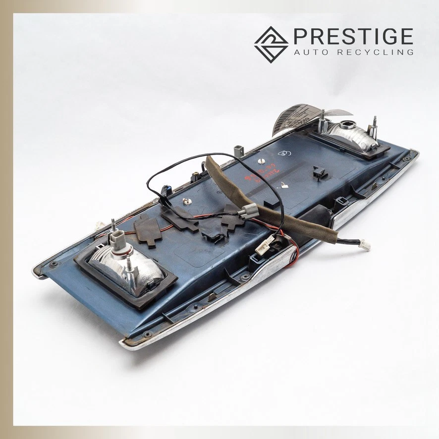 Panel de matrícula de puerta trasera Infiniti QX56 2004-2008 con cámara 90819-7S610 Foto 4 de 4