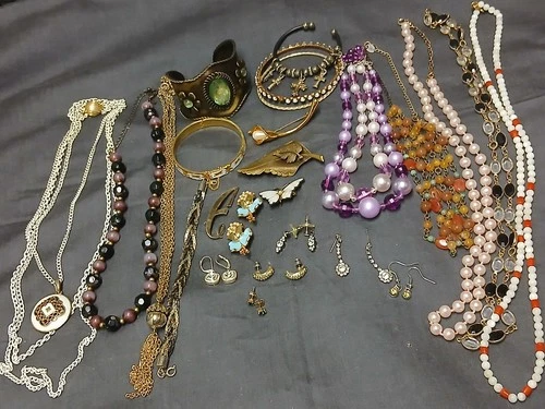Vintage Costume Jewelry Lot Necklaces Brooches Bracelets Earrings