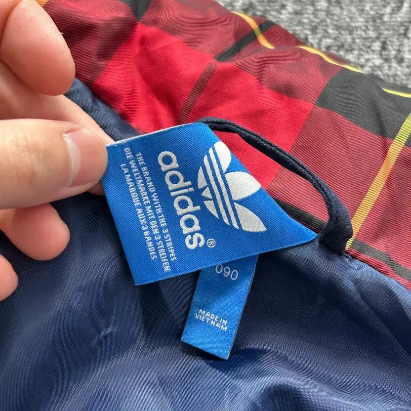 Adidas Duck Down Puffer Vest S-Size Men’s Outerwear thumbnail 2