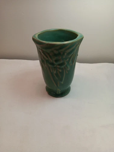 VINTAGE McCOY POTTERY LEAVES AND BERRIES VASE MATTE GREEN 6" H