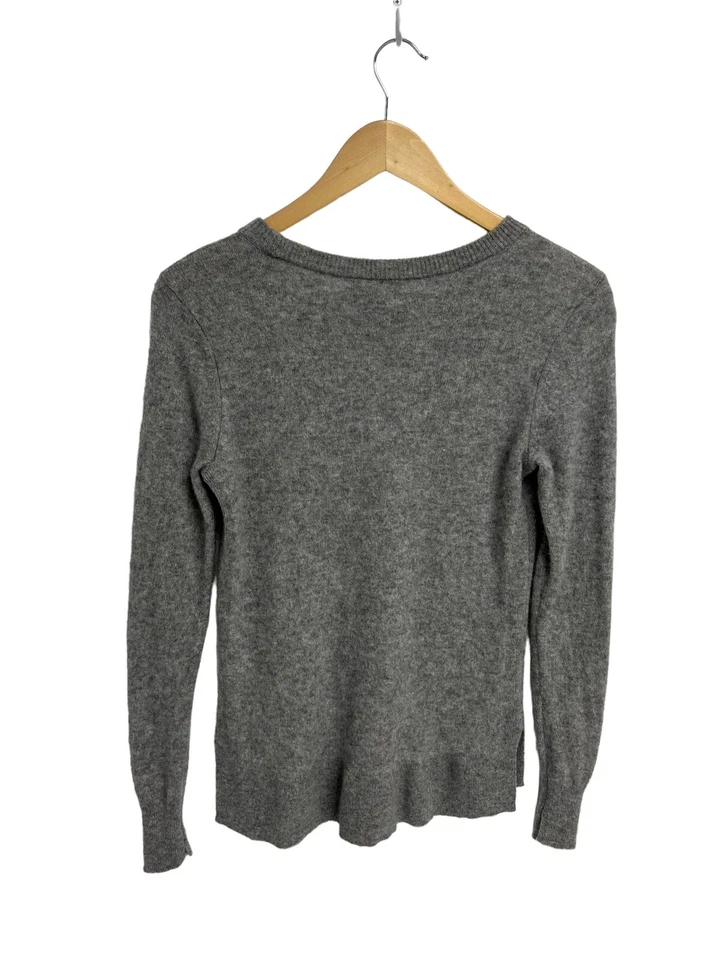 Suéter halógeno de cachemir para mujer de manga larga gris claro cuello redondo talla XS Foto 3 de 4